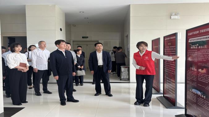 市领导与科技工作者共庆全国科技工作者日